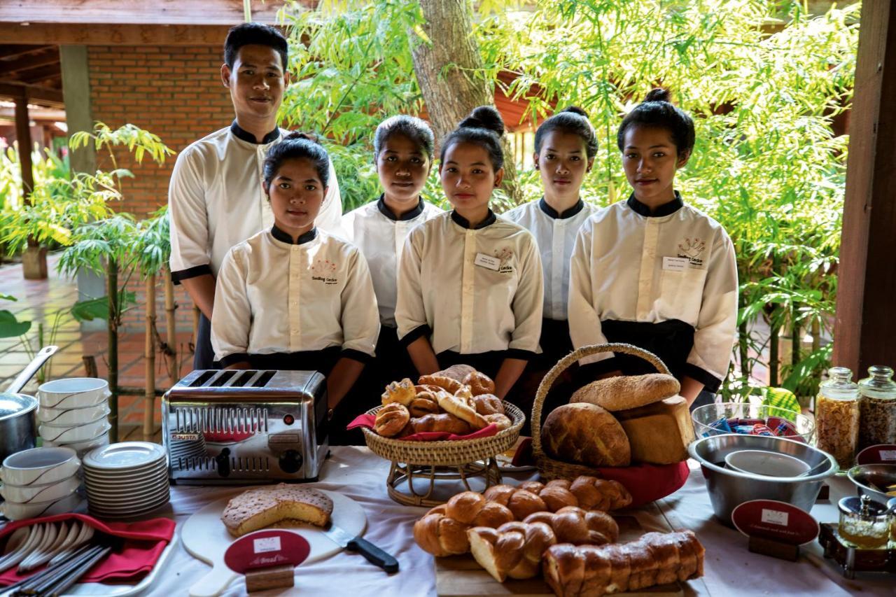 Farmhouse Resort & Spa Sameakki Mean Chey Bagian luar foto